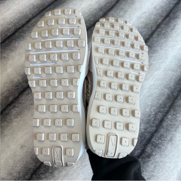 Nike Waffle One SE Fossil Stone Multi Leopard Low Top Sneakers - Picture 8 of 9